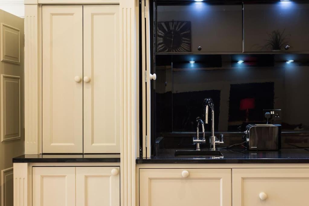 Self Catering , City Centre Apartment With Parking Edinburgh Luaran gambar